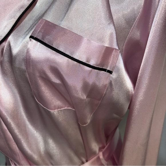 Frederick's of Hollywood Women’s Pink with Black Trim Long Sleeve Robe Size L/XL - Picture 5 of 10